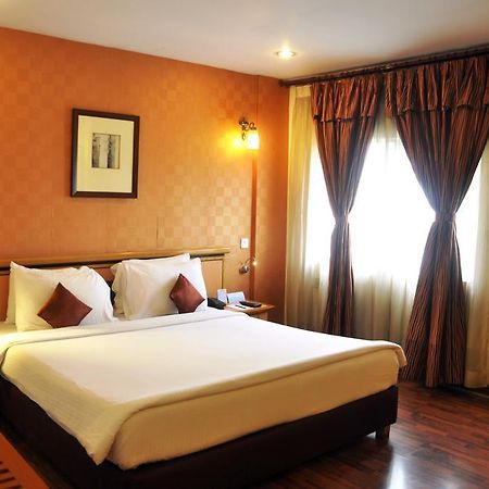 Indismart Hotel コルカタ エクステリア 写真