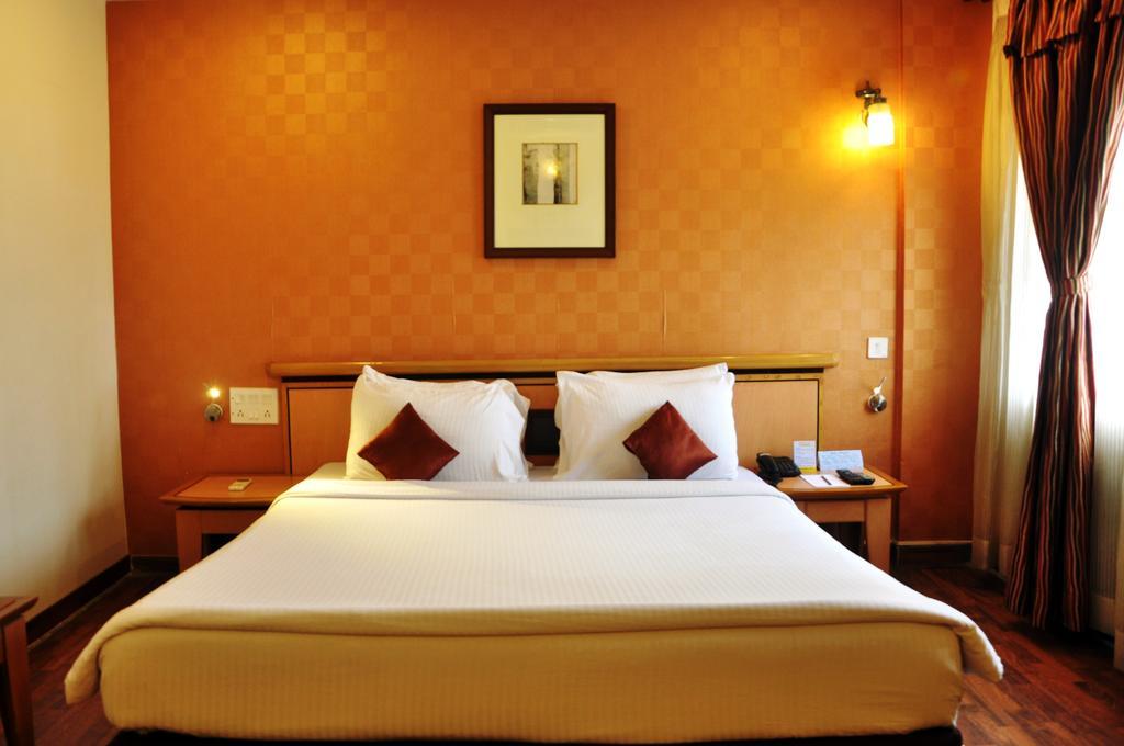 Indismart Hotel コルカタ エクステリア 写真