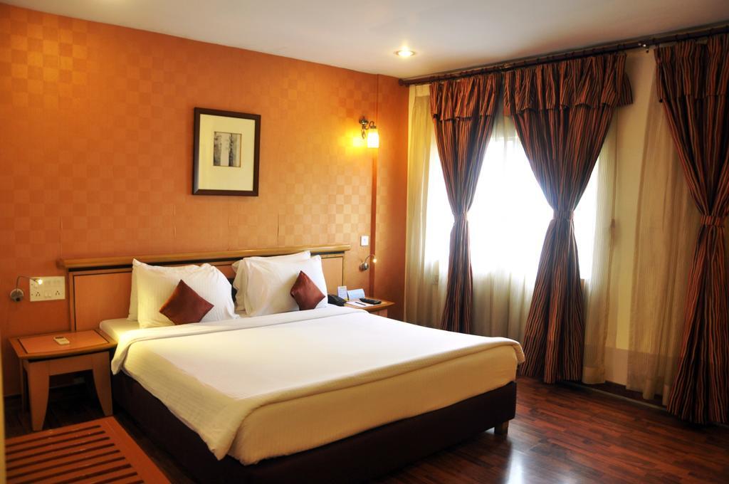 Indismart Hotel コルカタ エクステリア 写真
