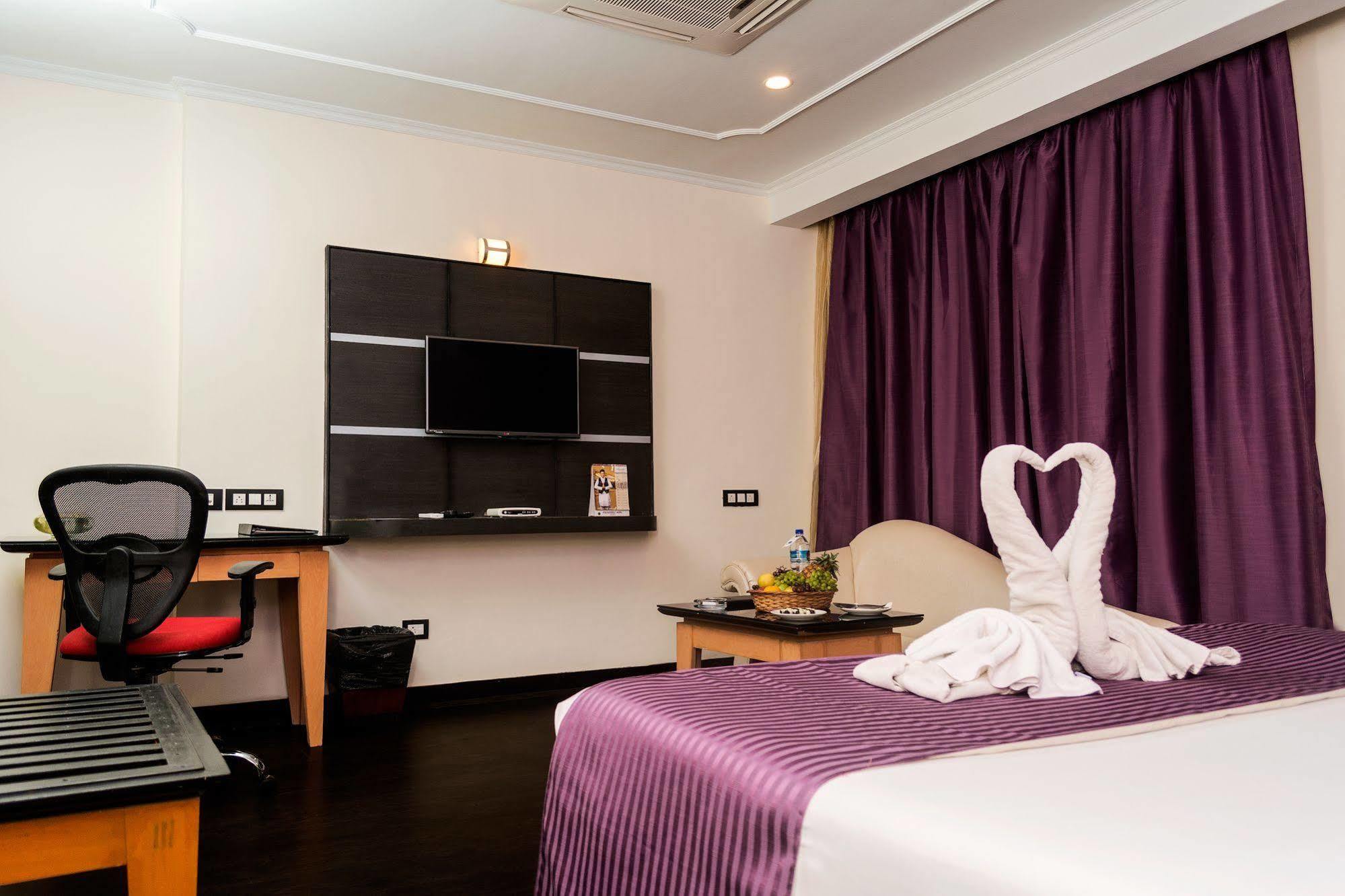 Indismart Hotel コルカタ エクステリア 写真