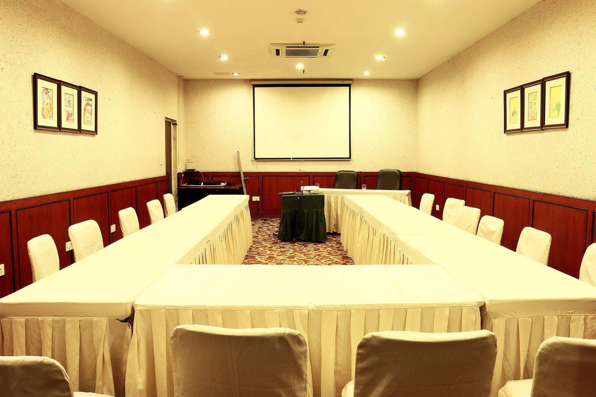Indismart Hotel コルカタ エクステリア 写真