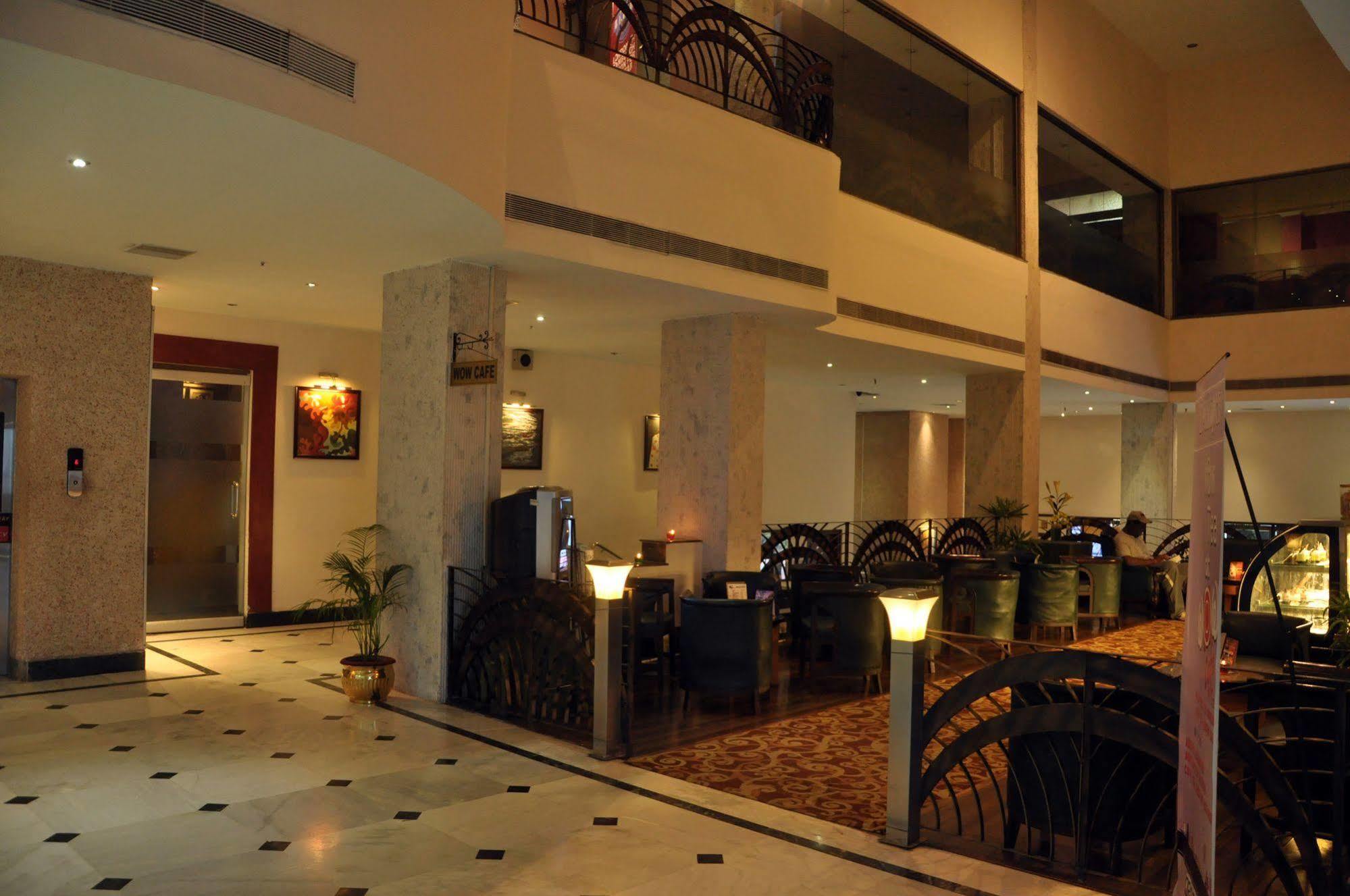 Indismart Hotel コルカタ エクステリア 写真